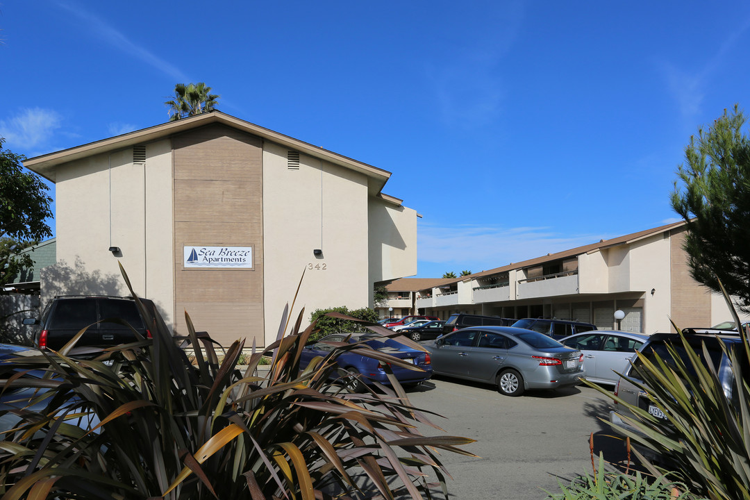 Sea Breeze Apartments in Carlsbad, CA - Foto de edificio