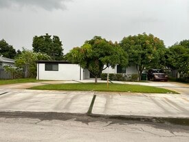 575 NW 108th St in Miami, FL - Building Photo