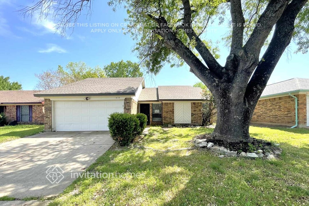 410 Revolution Ln in Arlington, TX - Building Photo
