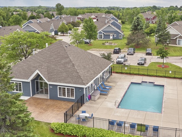 Mequon Trail Townhomes in Mequon, WI - Building Photo