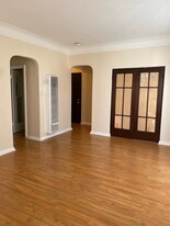 1327 S Gramercy Pl in Los Angeles, CA - Building Photo