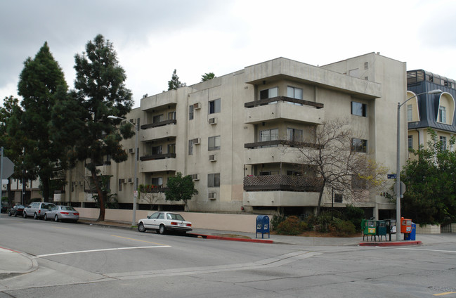 400 S Hobart Blvd in Los Angeles, CA - Foto de edificio - Building Photo