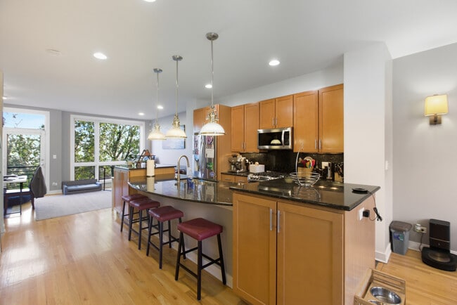 2854 N River Walk Dr in Chicago, IL - Foto de edificio - Building Photo