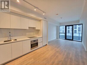 4015 The Exchange in Mississauga, ON - Building Photo - Building Photo