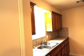 118 NE 12th St in Moore, OK - Building Photo - Building Photo