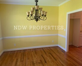 185 S White St, Unit 185 in Whitakers, NC - Foto de edificio - Building Photo