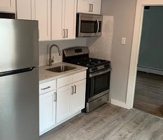 913 E Cliveden St in Philadelphia, PA - Building Photo - Building Photo