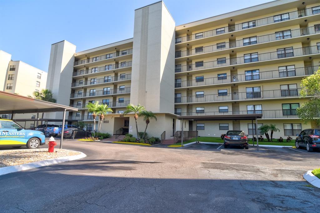900 Cove Cay Dr in Clearwater, FL - Building Photo