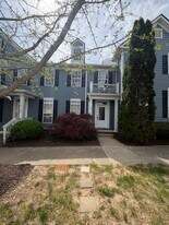 7102 Lenox Village Dr in Nashville, TN - Building Photo