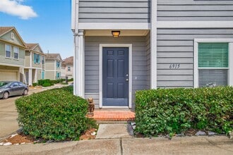 6915 Woodridge Row Dr in Houston, TX - Building Photo - Building Photo