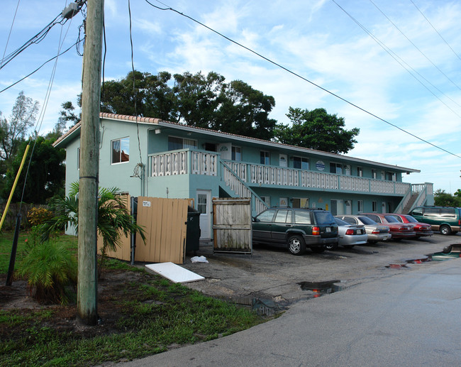 100 NE 7th St in Fort Lauderdale, FL - Foto de edificio - Building Photo