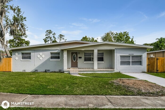 6239 Bennett Rd in Jacksonville, FL - Foto de edificio