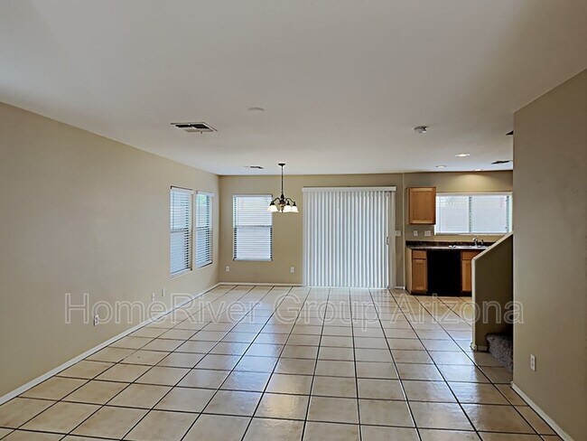 6413 W Valencia Dr in Phoenix, AZ - Foto de edificio - Building Photo