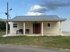 1040 Co Rd 3590 in Winnsboro, TX - Building Photo