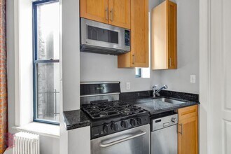 246 Mott St, Unit 16 in New York, NY - Building Photo - Building Photo