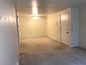 Stone Ridge Apartments in Madison, WI - Building Photo - Interior Photo