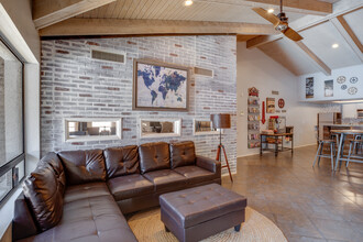 La Estancia Apartment Homes in Tempe, AZ - Foto de edificio - Interior Photo