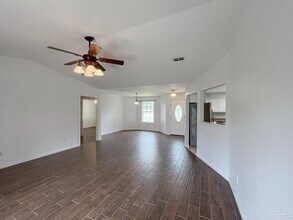 1304 Pine Hill Cir in Pensacola, FL - Building Photo - Building Photo