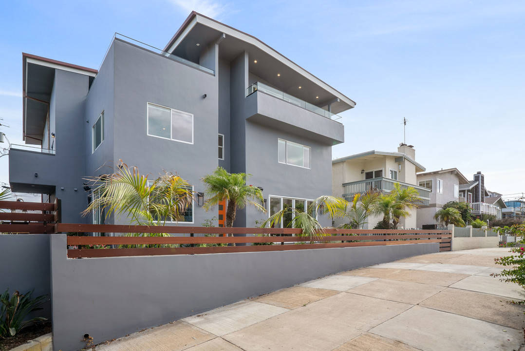 424 20th (424, 426, 428) in Manhattan Beach, CA - Building Photo