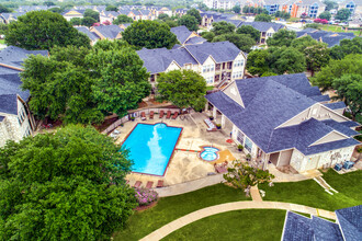 University Oaks Student Living in San Antonio, TX - Foto de edificio - Building Photo