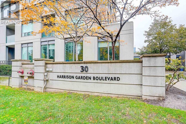 30 Harrison Garden Blvd in Toronto, ON - Building Photo - Building Photo