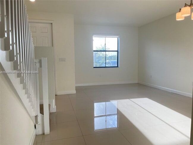 10491 W 34th Ct in Hialeah, FL - Building Photo - Building Photo