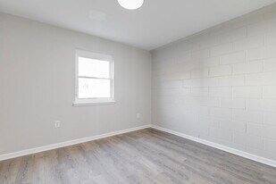 1911 Whitcomb St in Richmond, VA - Building Photo