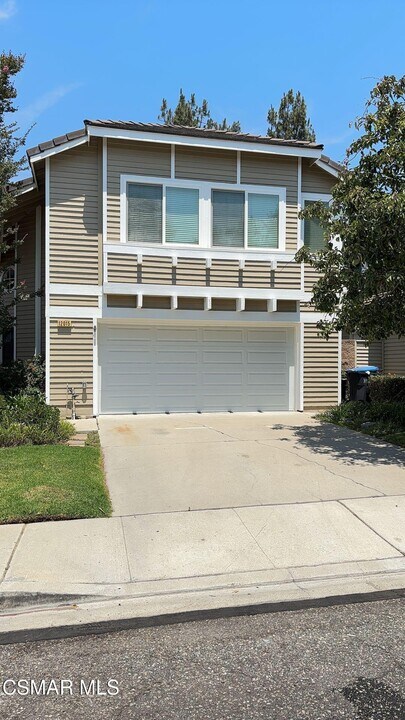 12015 River Grove Ct in Moorpark, CA - Building Photo