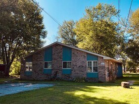 40-42 E Fir St in New London, OH - Building Photo