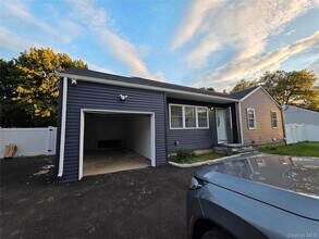 308 Hancock St in Brentwood, NY - Building Photo - Building Photo