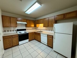 5005 John David Dr, Unit # B in Killeen, TX - Foto de edificio - Building Photo