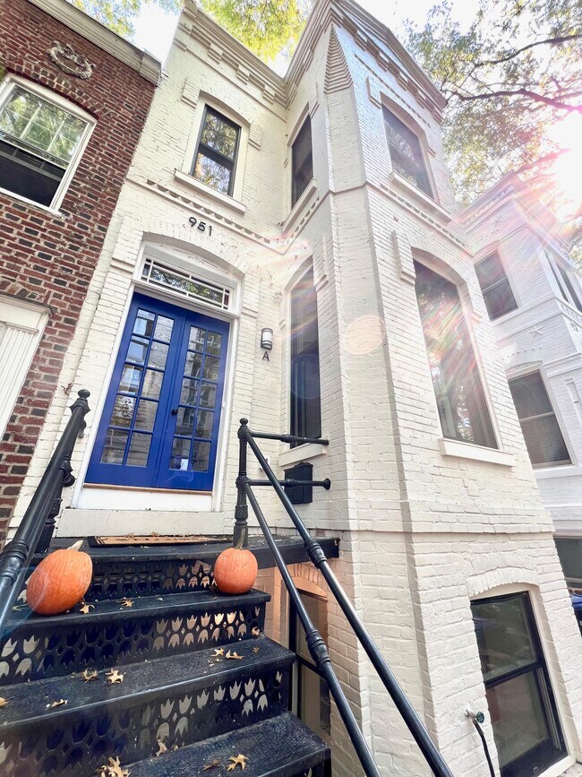 951 25th St NW in Washington, DC - Building Photo - Building Photo