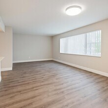 537 S Sequoia Dr in West Palm Beach, FL - Building Photo - Building Photo