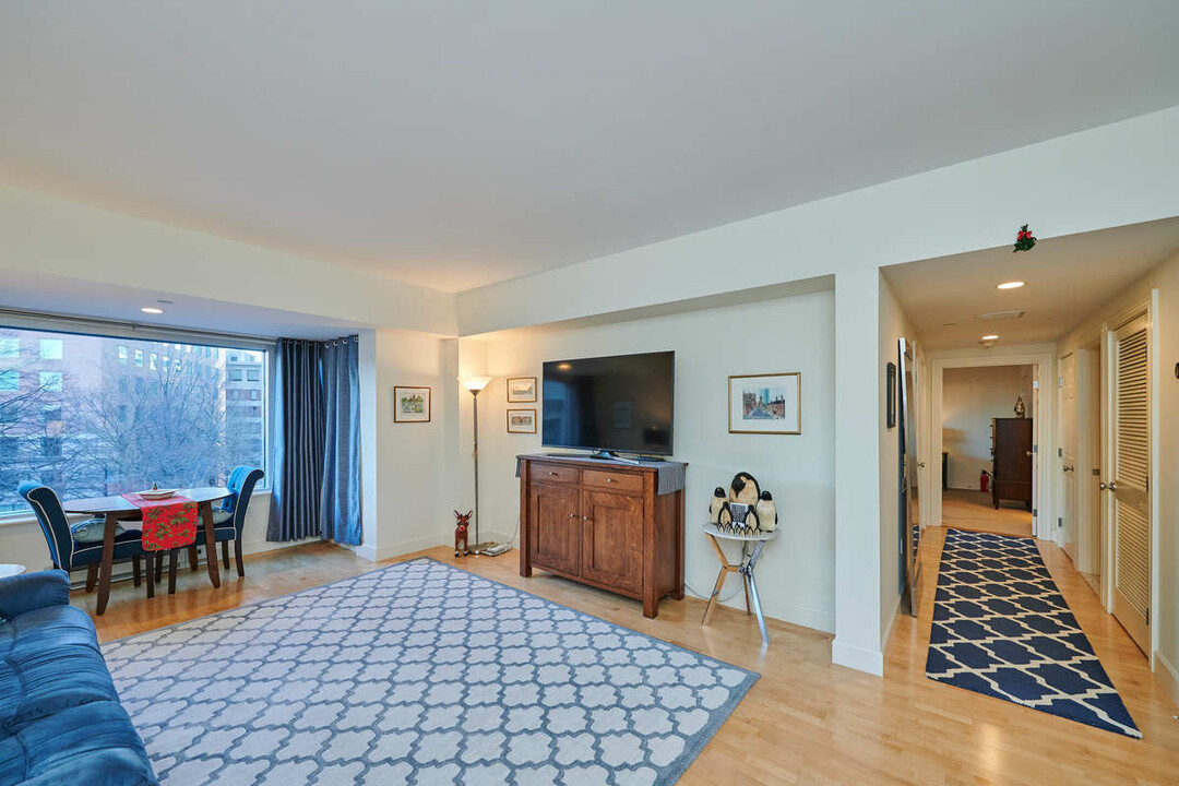 100 Cambridge St in Boston, MA - Building Photo