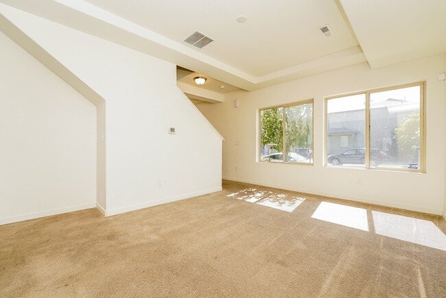 20009 Elgin Dr in Denver, CO - Building Photo - Building Photo