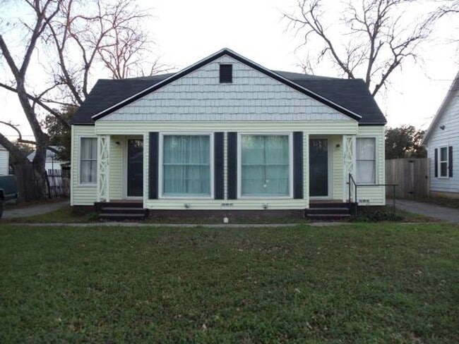 property at 1215 W Ave M