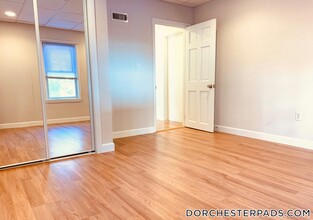105 Buttonwood St in Boston, MA - Building Photo - Building Photo