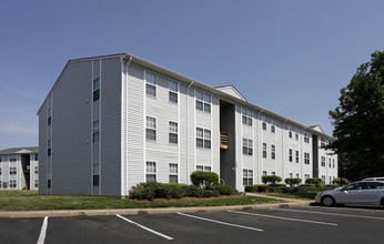 Pipers Landing Apartments in Virginia Beach, VA - Foto de edificio - Building Photo