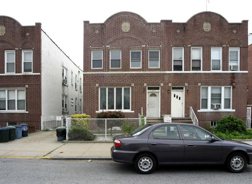 207 Bay 28th St in Brooklyn, NY - Building Photo