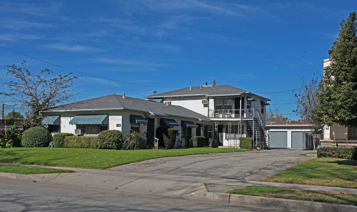 1105 W Clark Ave in Burbank, CA - Foto de edificio