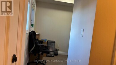 2184 Trafalgar Rd in Oakville, ON - Building Photo - Building Photo