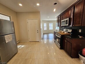 7 Davidson St in Clifton, NJ - Building Photo - Building Photo