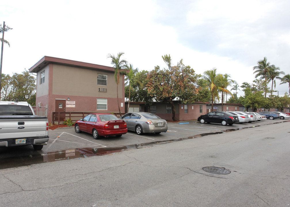 Federal Apartments in Fort Lauderdale, FL - Building Photo