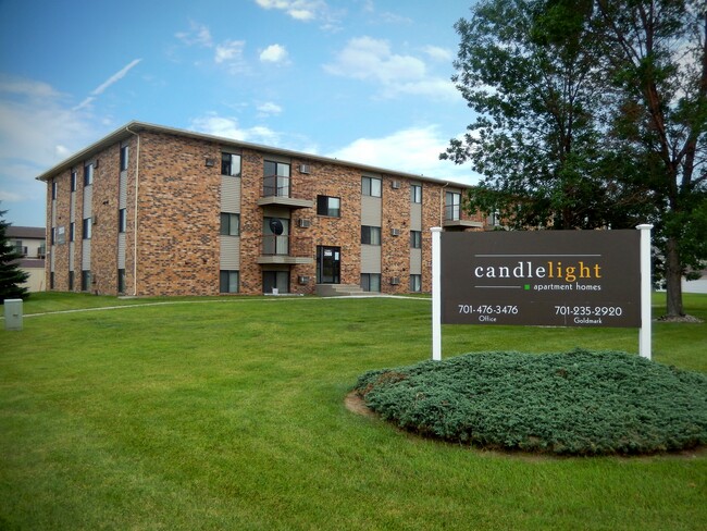 Candlelight in Fargo, ND - Foto de edificio - Building Photo