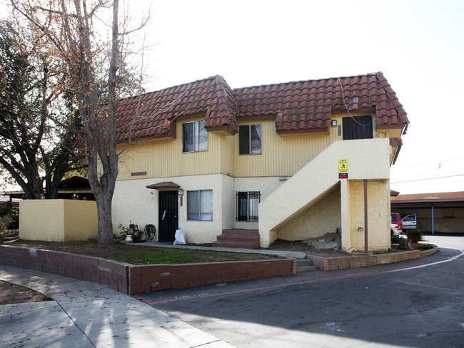 801 North Stimson Avenue in La Puente, CA - Foto de edificio - Building Photo