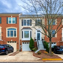 43148 Katama Sq in Chantilly, VA - Building Photo