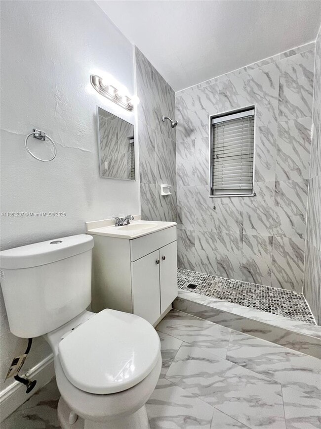330 NE 70th St in Miami, FL - Building Photo - Building Photo