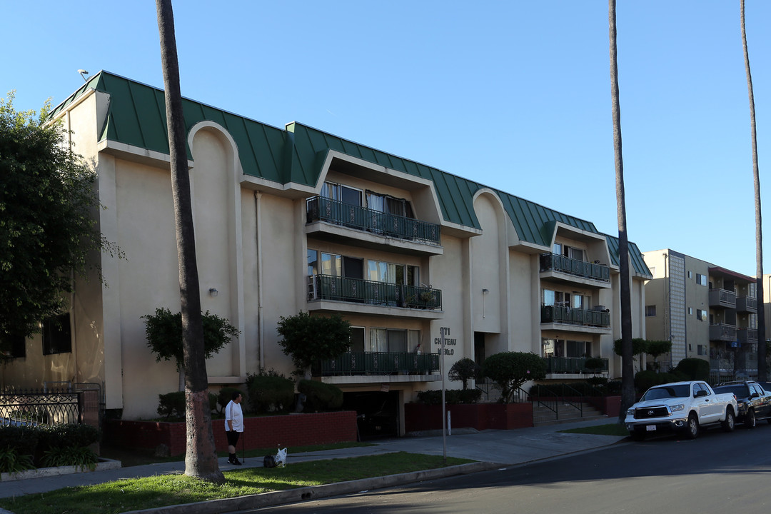 Chateau Menlo in Los Angeles, CA - Building Photo