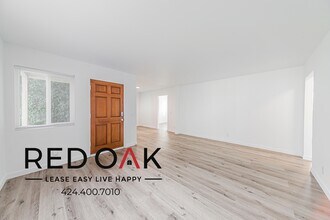 354-360 Rennie Ave in Los Angeles, CA - Foto de edificio - Building Photo