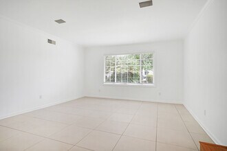 20004 Septo St in Chatsworth, CA - Foto de edificio - Building Photo